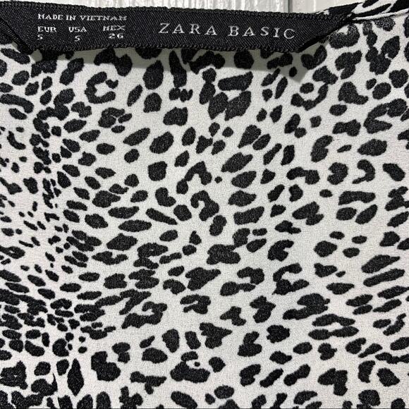 Zara Top Blouse Black & White Animal Print V-Neck Studded Short Sleeve Top Small - Picture 2 of 9